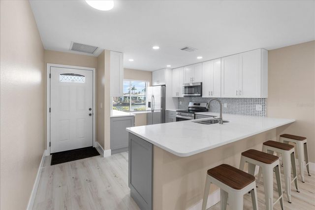 19029 US HIGHWAY 19 N 21E, Clearwater, FL 33764