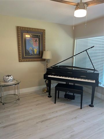 19029 US HIGHWAY 19 N 21E, Clearwater, FL 33764