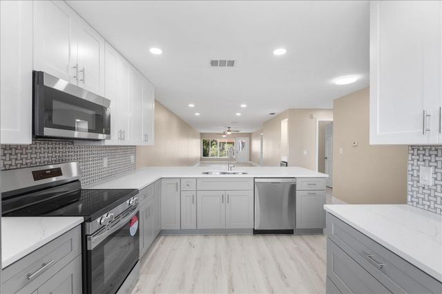 19029 US HIGHWAY 19 N 21E, Clearwater, FL 33764