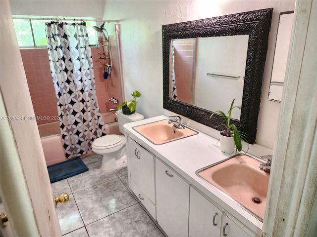 19700 NW 3rd Ct, Miami Gardens, FL 33169
