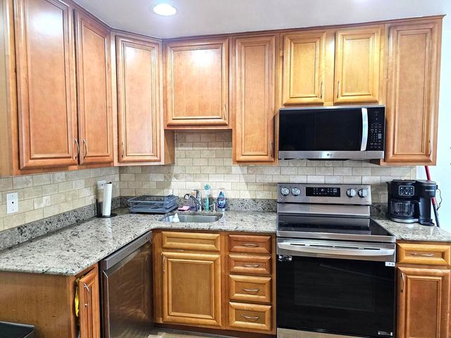 45 W Conti Parkway Circle 2N, Elmwood Park, IL 60707