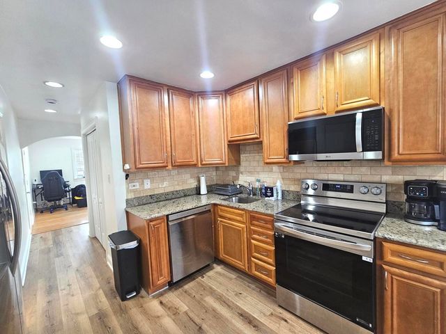 45 W Conti Parkway Circle 2N, Elmwood Park, IL 60707