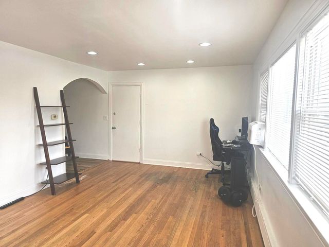 45 W Conti Parkway Circle 2N, Elmwood Park, IL 60707