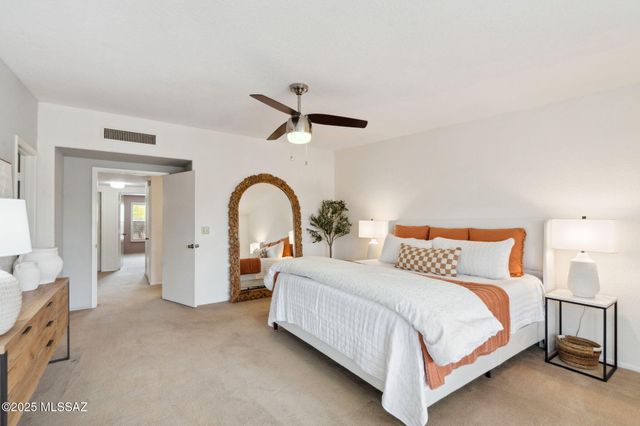 9777 N Korte Lane, Tucson, AZ 85704