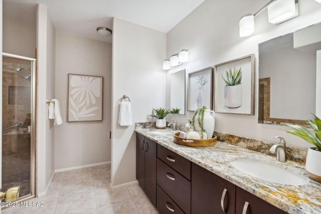 9777 N Korte Lane, Tucson, AZ 85704