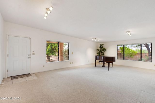 9777 N Korte Lane, Tucson, AZ 85704