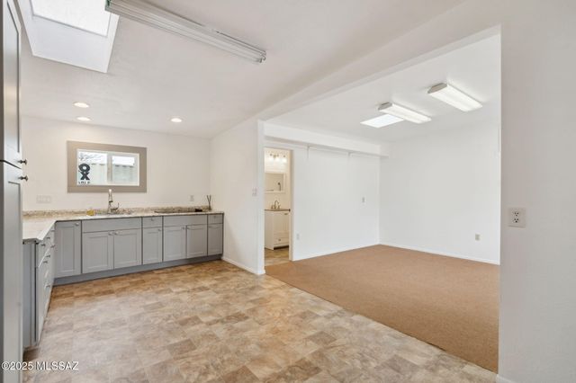 9777 N Korte Lane, Tucson, AZ 85704