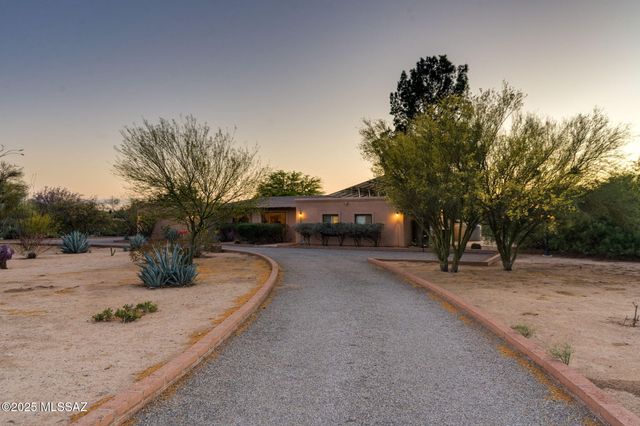 9777 N Korte Lane, Tucson, AZ 85704