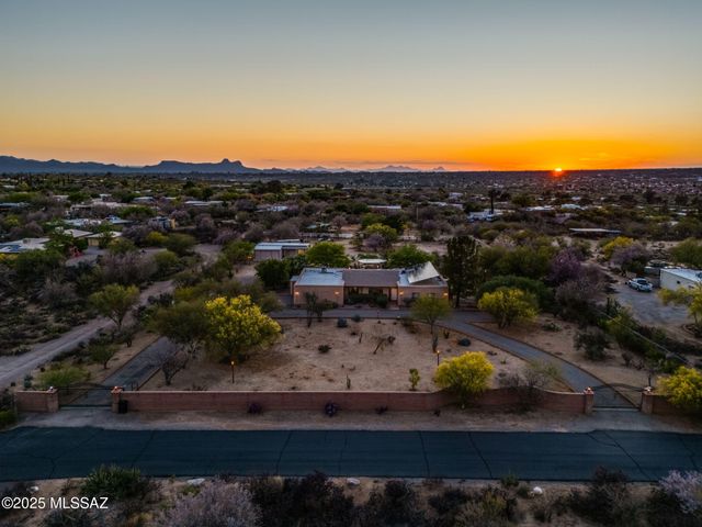 9777 N Korte Lane, Tucson, AZ 85704