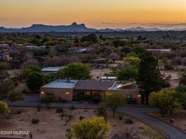 9777 N Korte Lane, Tucson, AZ 85704