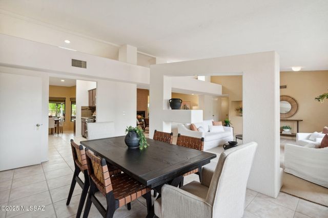 9777 N Korte Lane, Tucson, AZ 85704