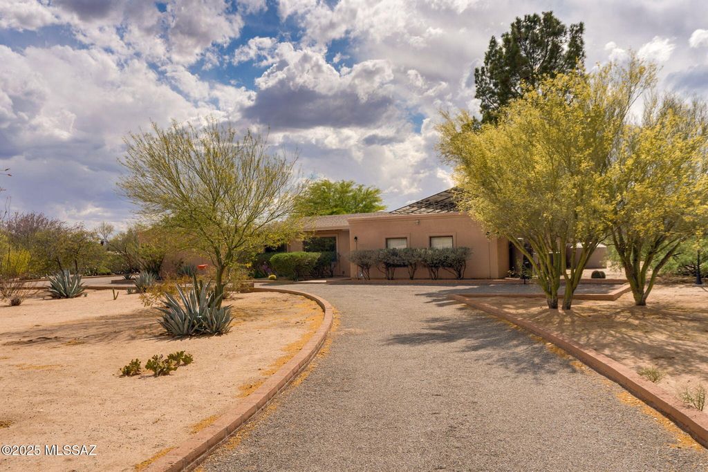 9777 N Korte Lane, Tucson, AZ 85704