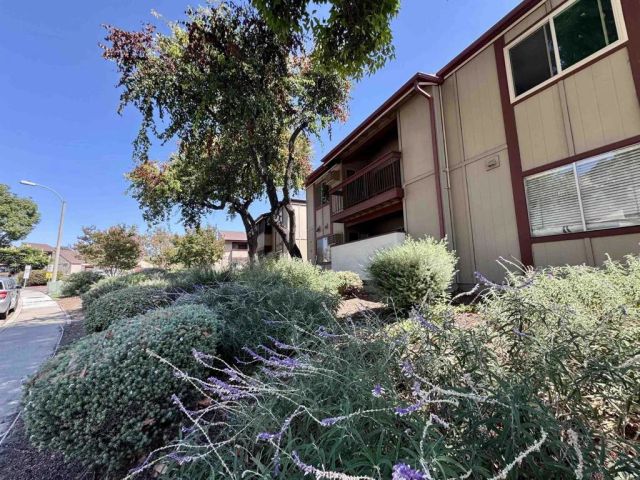 5473 Adobe Falls Rd- 16, San Diego, CA 92120