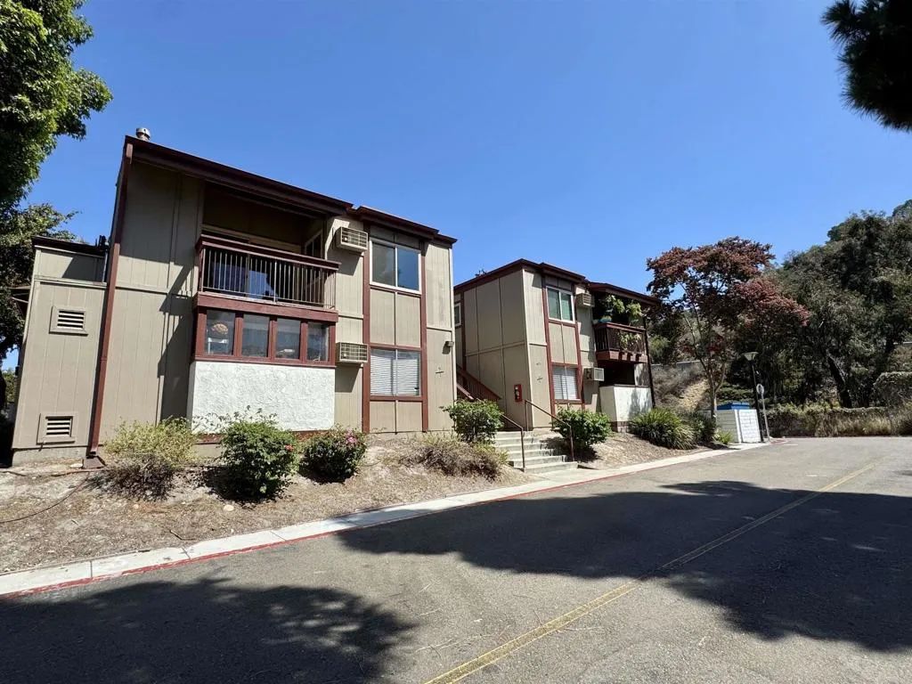 5473 Adobe Falls Rd- 16, San Diego, CA 92120