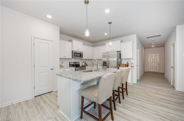 1676 Little Creek Circle, Winston-salem, NC 27103