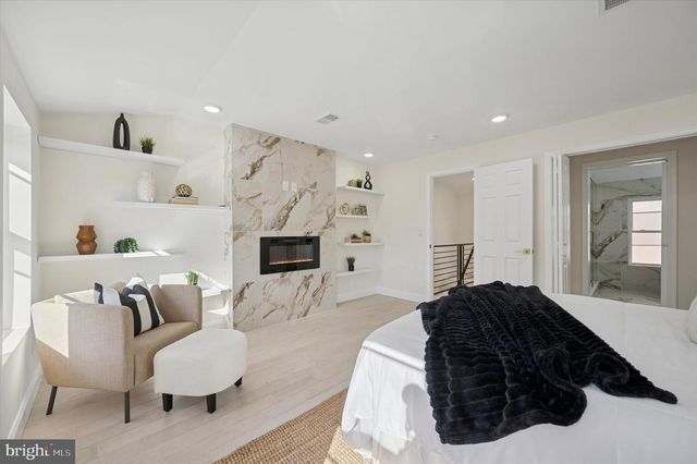 2005 W GIRARD AVE, Philadelphia, PA 19130