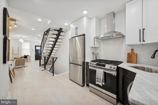 2005 W GIRARD AVE, Philadelphia, PA 19130