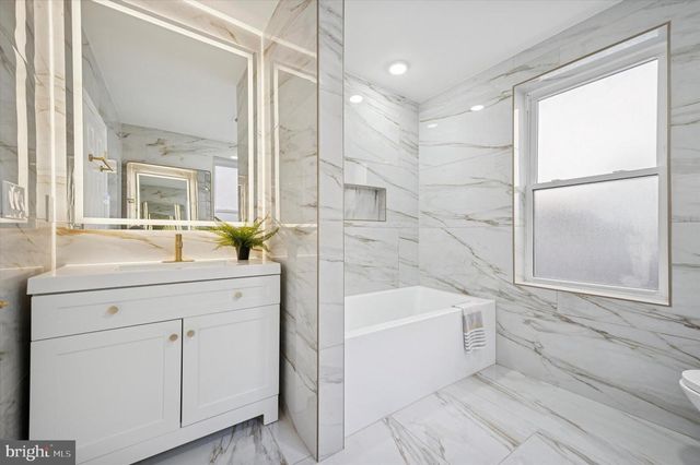 2005 W GIRARD AVE, Philadelphia, PA 19130