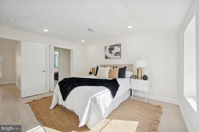 2005 W GIRARD AVE, Philadelphia, PA 19130