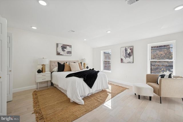 2005 W GIRARD AVE, Philadelphia, PA 19130