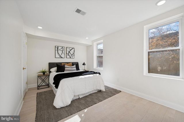 2005 W GIRARD AVE, Philadelphia, PA 19130