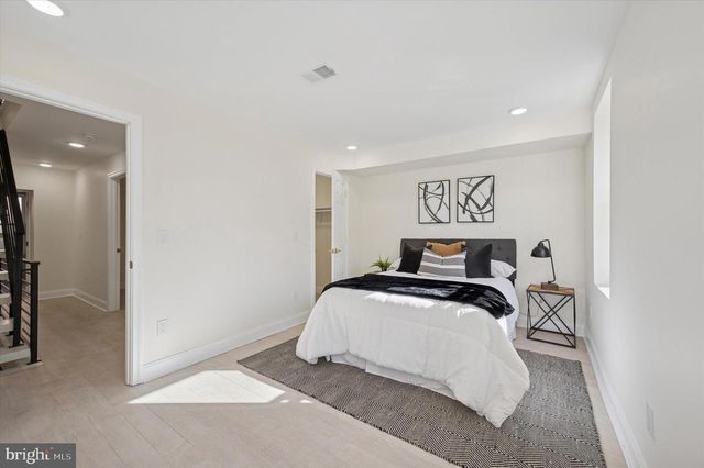 2005 W GIRARD AVE, Philadelphia, PA 19130