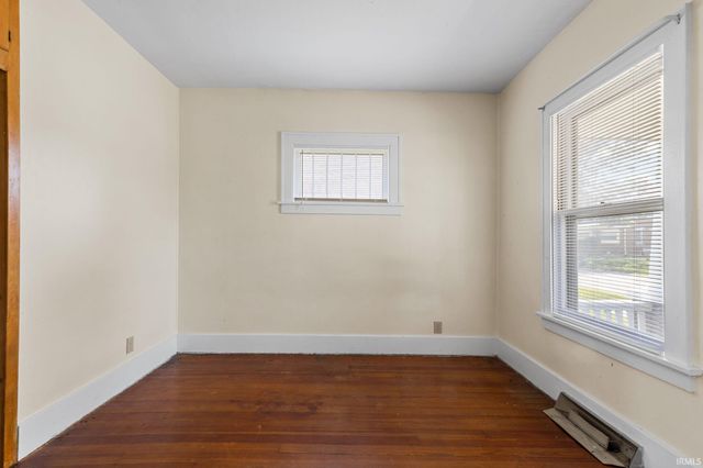 606 S Meade Street, South Bend, IN 46619