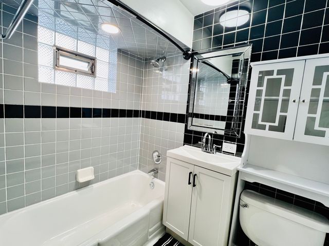 5249 W 64TH Place, Chicago, IL 60638