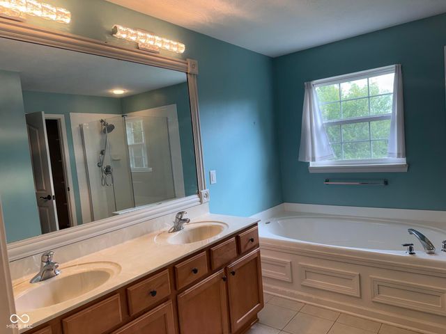 6225 Awl Court, Noblesville, IN 46062