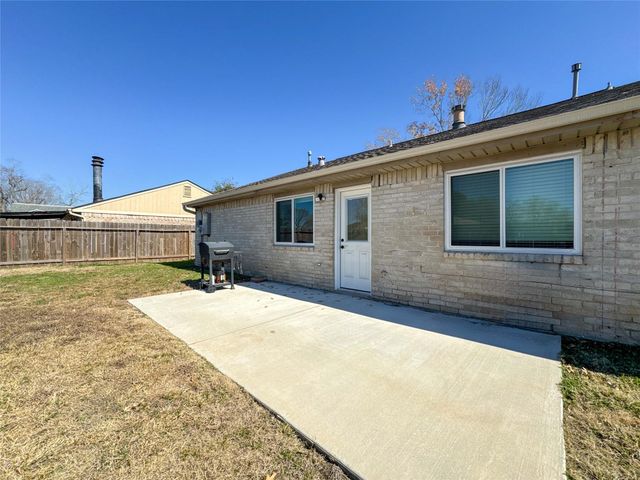 9922 Glenkirk Drive, Houston, TX 77089