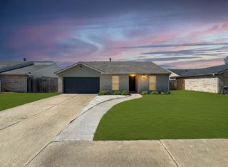 9922 Glenkirk Drive, Houston, TX 77089