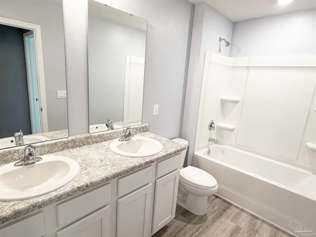 5720 Blackhorse Cir, Pensacola, FL 32526