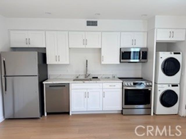 18906 Lassen St, Northridge, CA 91324