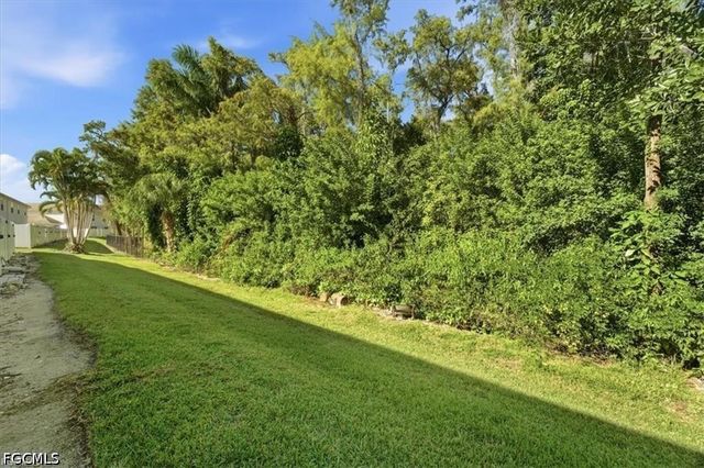 3630 Pine Oak CIR 105, Fort Myers, FL 33916