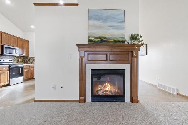 2135 W MELCORN CIRCLE, De Pere, WI 54115