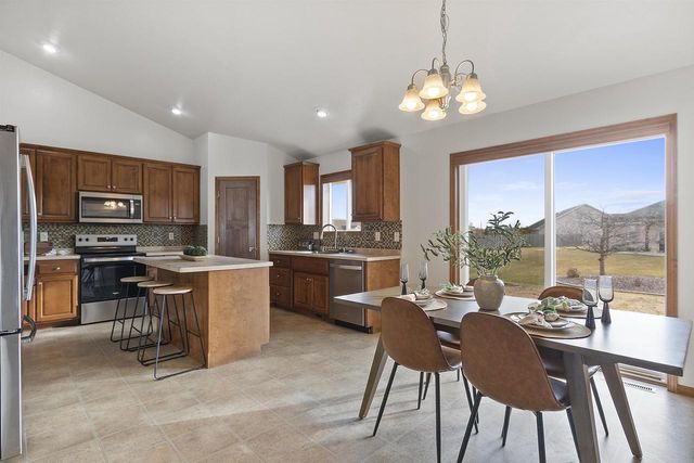 2135 W MELCORN CIRCLE, De Pere, WI 54115