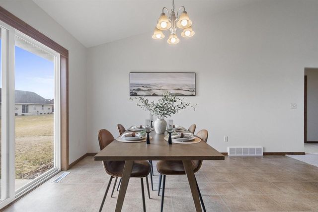 2135 W MELCORN CIRCLE, De Pere, WI 54115