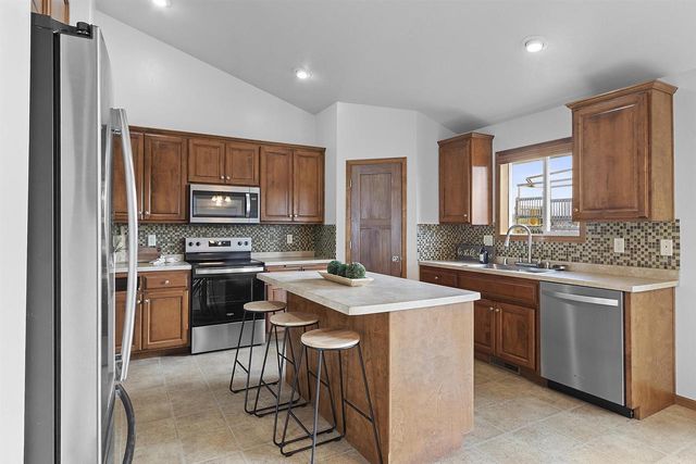 2135 W MELCORN CIRCLE, De Pere, WI 54115