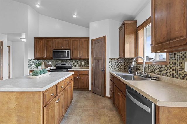 2135 W MELCORN CIRCLE, De Pere, WI 54115