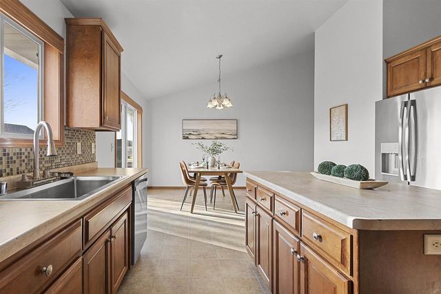 2135 W MELCORN CIRCLE, De Pere, WI 54115