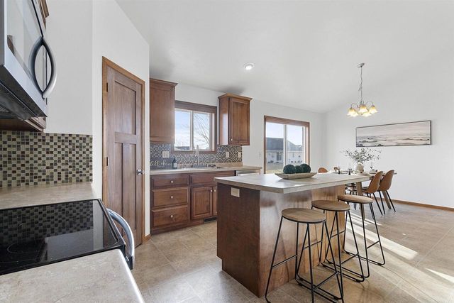 2135 W MELCORN CIRCLE, De Pere, WI 54115