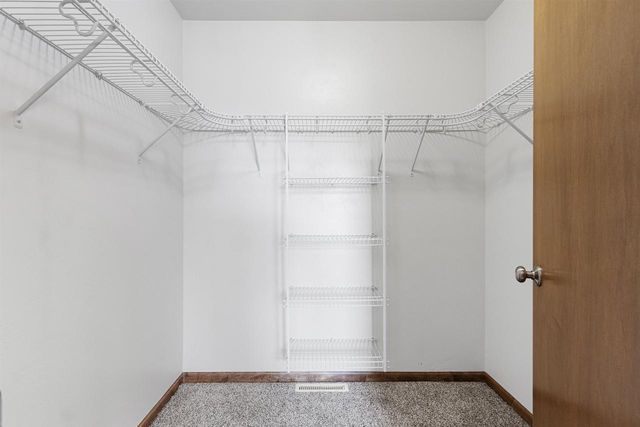 2135 W MELCORN CIRCLE, De Pere, WI 54115