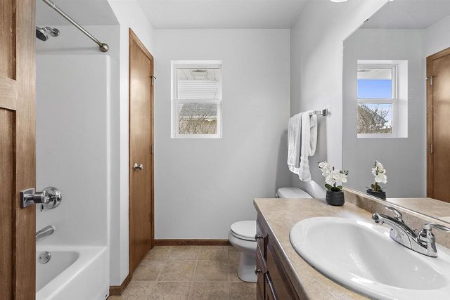 2135 W MELCORN CIRCLE, De Pere, WI 54115