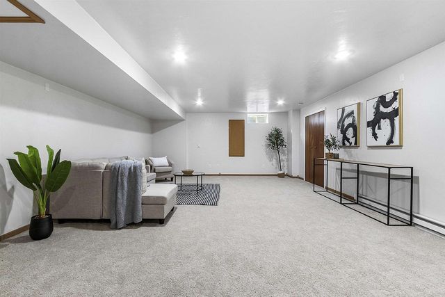 2135 W MELCORN CIRCLE, De Pere, WI 54115