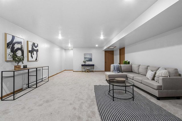 2135 W MELCORN CIRCLE, De Pere, WI 54115