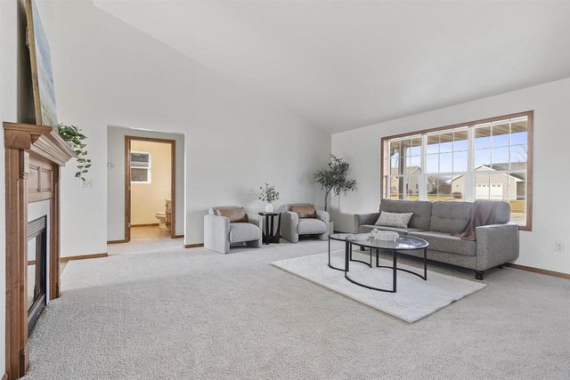 2135 W MELCORN CIRCLE, De Pere, WI 54115