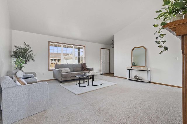 2135 W MELCORN CIRCLE, De Pere, WI 54115