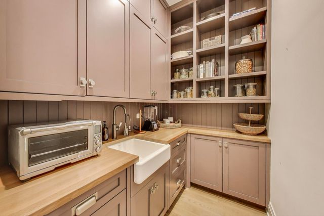4320 N Winchester Avenue, Chicago, IL 60613