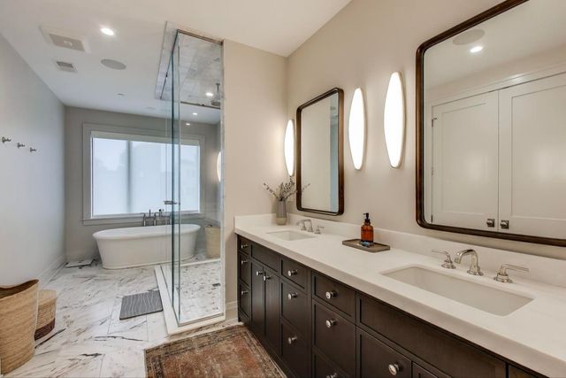 4320 N Winchester Avenue, Chicago, IL 60613