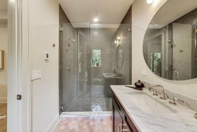 4320 N Winchester Avenue, Chicago, IL 60613